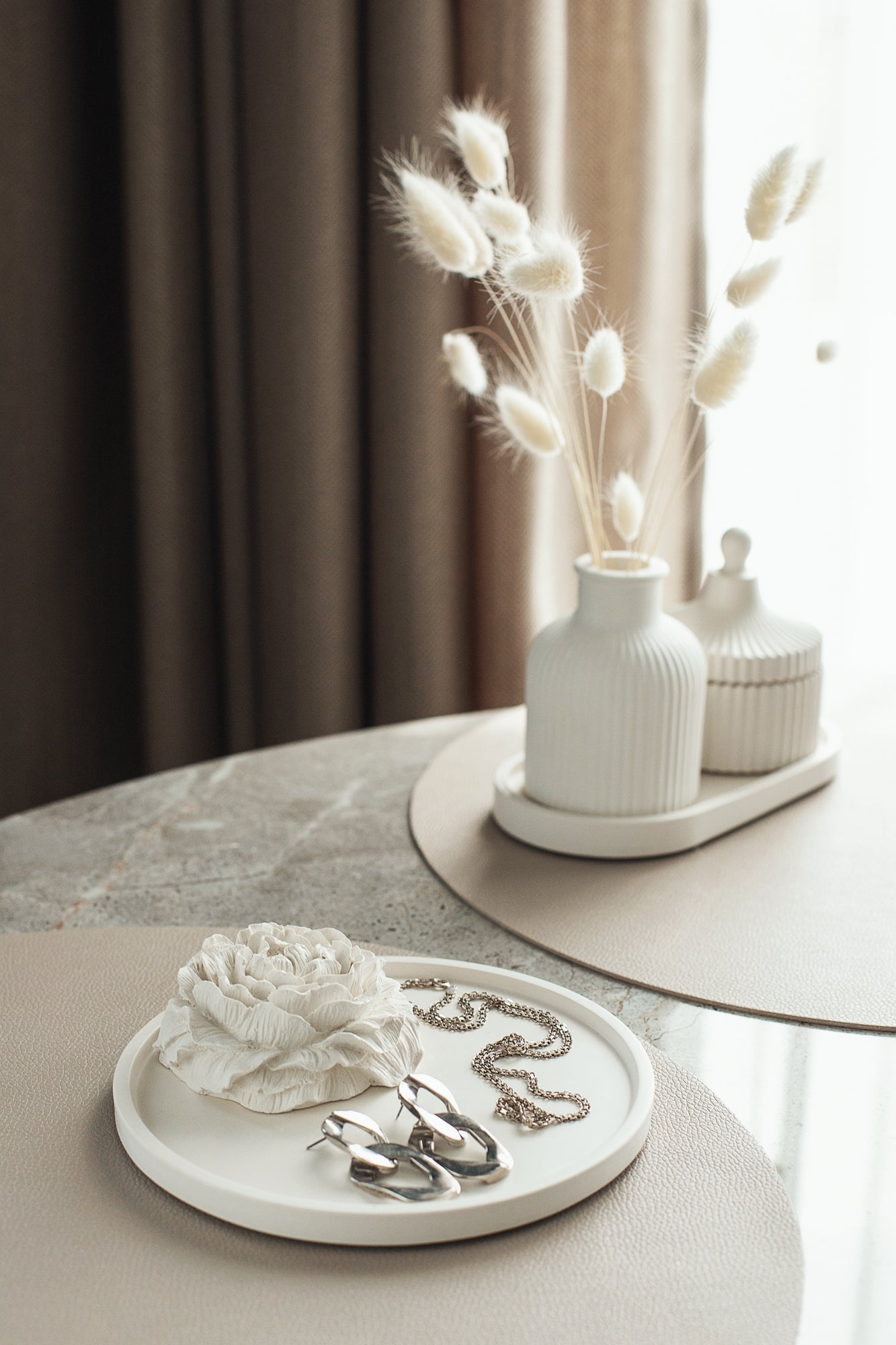 Apvalus gipso padėkliukas žvakėms, papuošalams ar namų kvapui