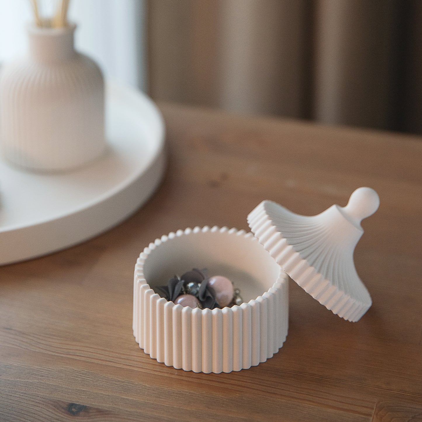 Baltas gipso indelis vonios kambariui, medvilnės rutuliukų ar vonios druskos saugojimui, namų dekoro detalė, dovanos idėja