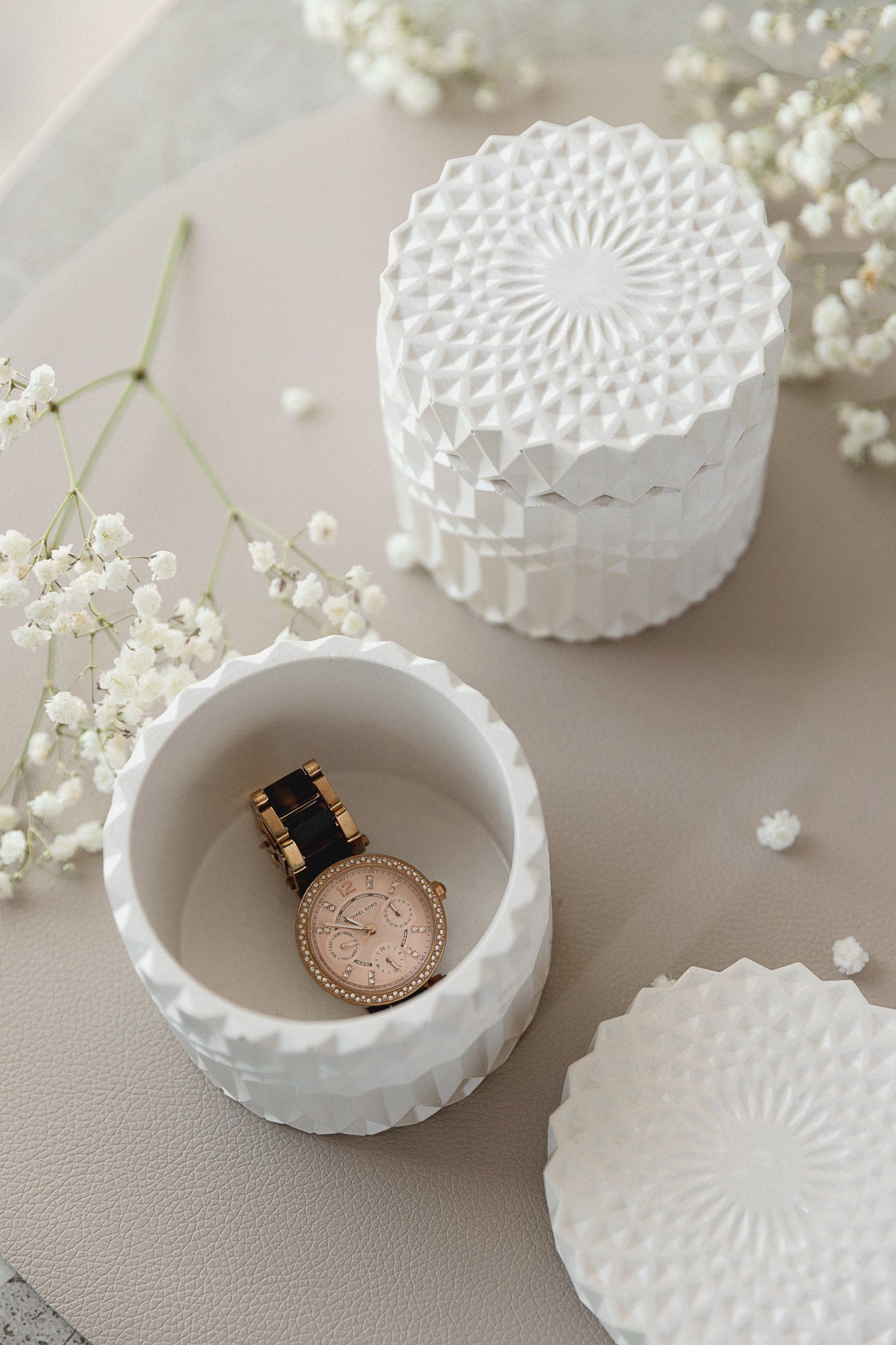 Baltas gipso indelis, papuošalų laikymui, namų dekoro detalė, dovanos idėja