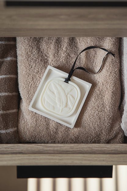 Spintos kvapukas - Kvapnaus vaško ilgalaikis oro gaiviklis spintoms, stalčiams ir mažoms patalpoms 