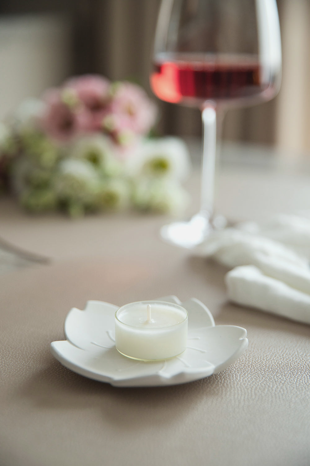 Maža balta gipsinė lėkštutė – minimalistinė žiedų ir smulkių daiktų laikymui