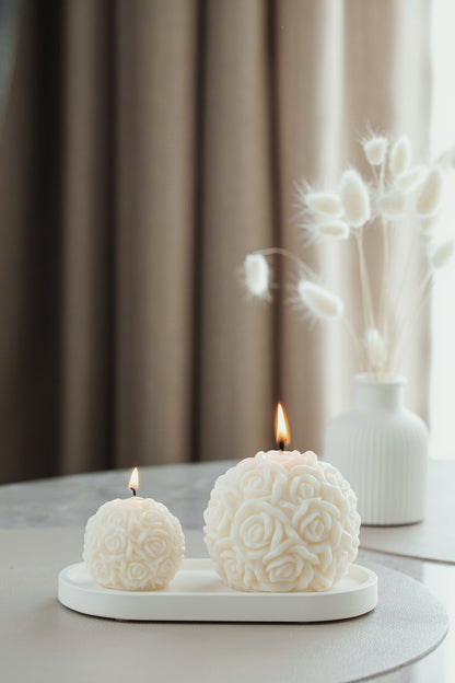 Elegantiškas rožių žvakių duetas su gipso padėklu – puikiai tinka namų dekoravimui ir dovanoms