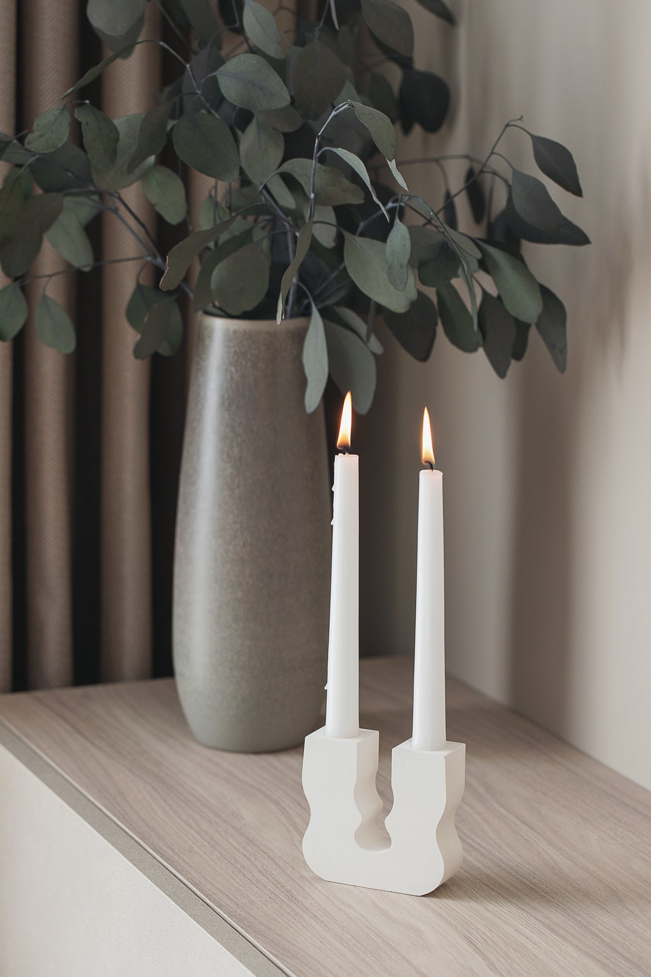 Minimal Design Candle Stick Holder – Elegant Candle Chandelier & Book Holder, Modern Tabletop Decor Accent