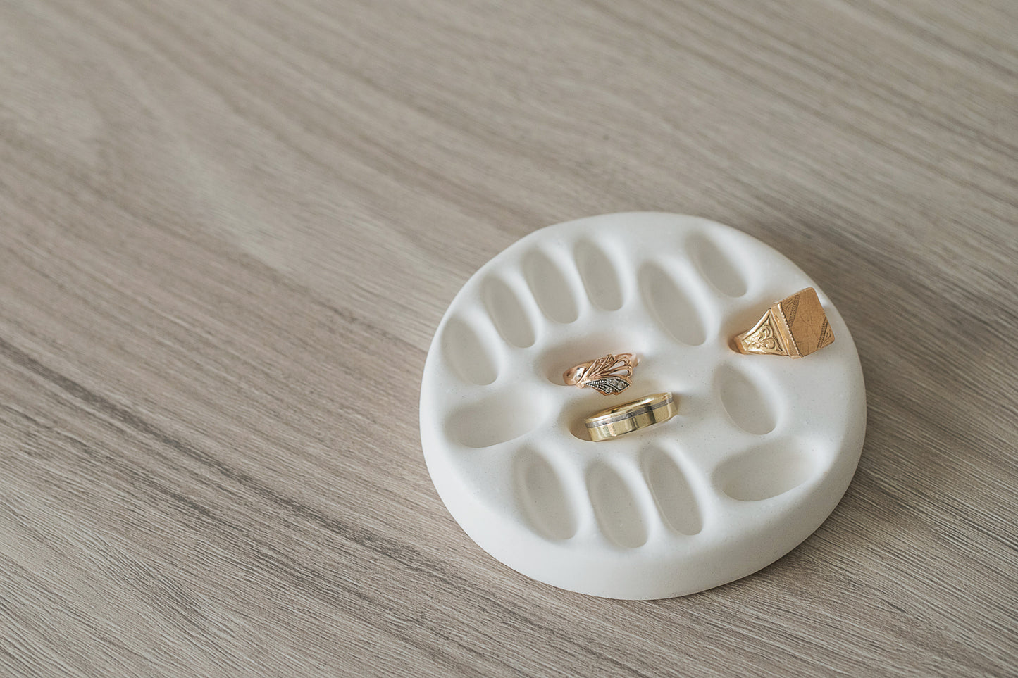 Round Ring Dish – Minimalist Jewelry Tray & Ring Holder | Perfect Organizer & Display for Rings