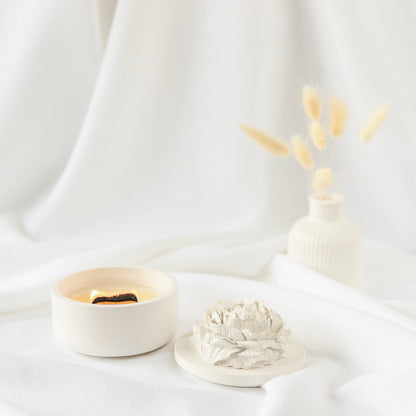 Žvakė Bijūnas – kvepianti kokoso vaško žvakė su medine dagtimi 